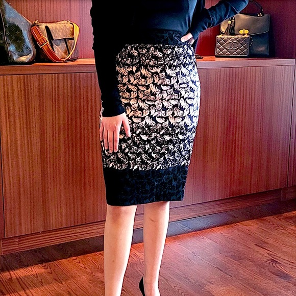 Valentino Red , black flocking over pale  pink and and  black skirt - Picture 1 of 7